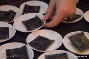 Foodvivia-5359-ravioli_nero_seppia_capesante_pasta_zini